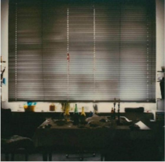 Susanne Pareike - Fenster im Gegenlicht mit Tisch - Digitale Malerei