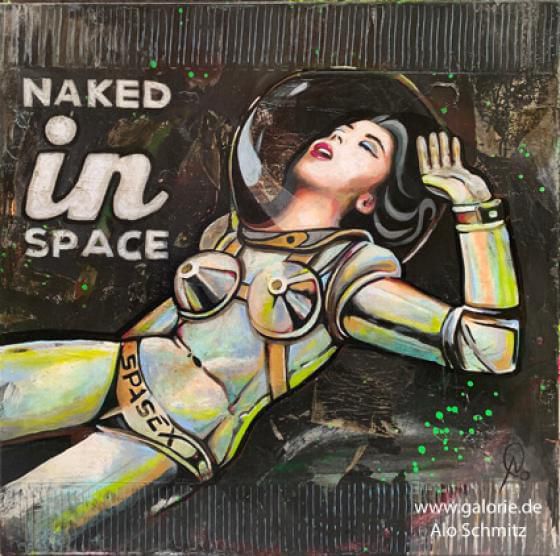  naked in space 22.03.2023 - 16:43